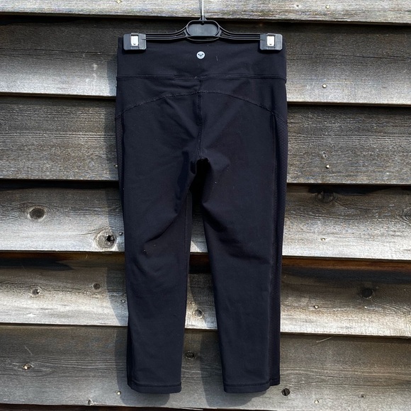 Roxy mesh panel copped yoga pants - Picture 3 of 5